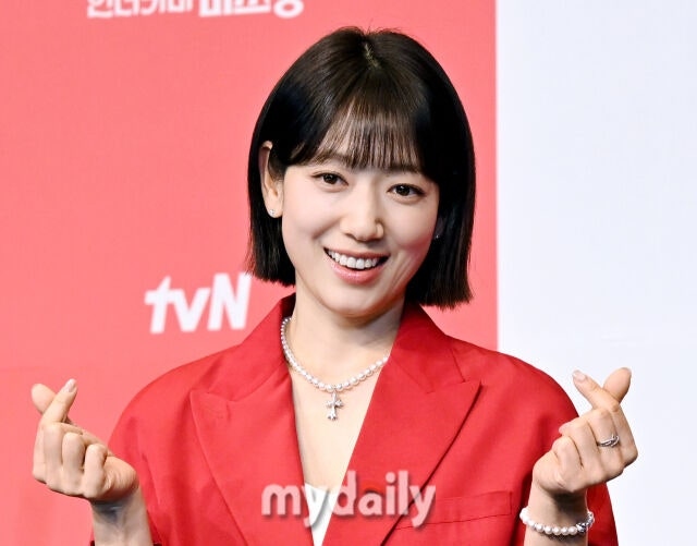 朴信惠二胎产女 4年时间实现儿女双全