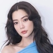 クララ、タイトなワンピースで抜群のスタイルをアピール…美しすぎる近況ショットを公開