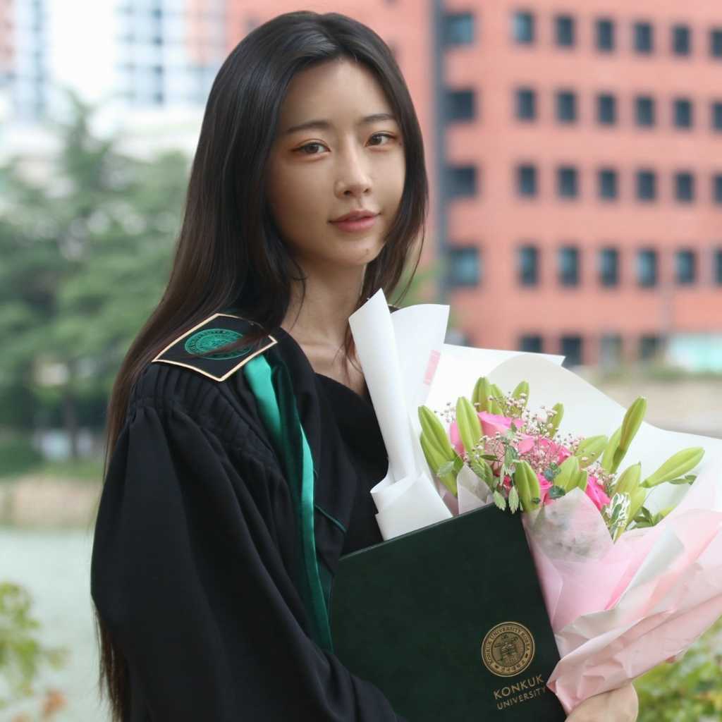 Dal★Shabet ダル・スビン、建国大学を卒業!記念ショットを続々公開「死に物狂いで卒業した」