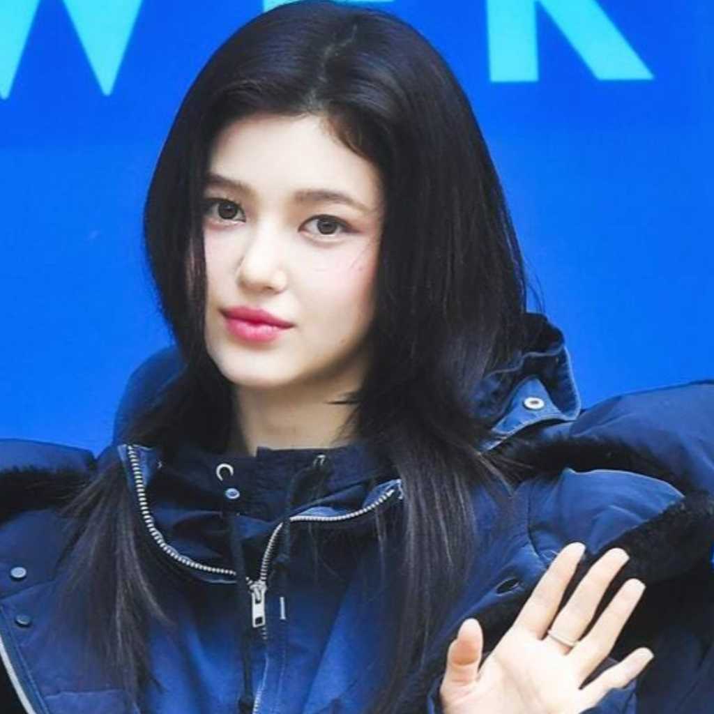 NewJeans ダニエル、第1回口頭弁論でADORの弁護士交代を強く批判「強力な制裁が必要」