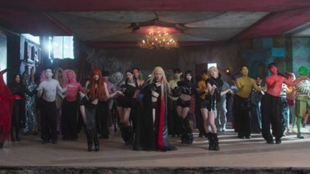 LE SSERAFIM、タイトル曲「BOOMPALA」予告映像を公開…中毒性のある歌詞とダンスに注目