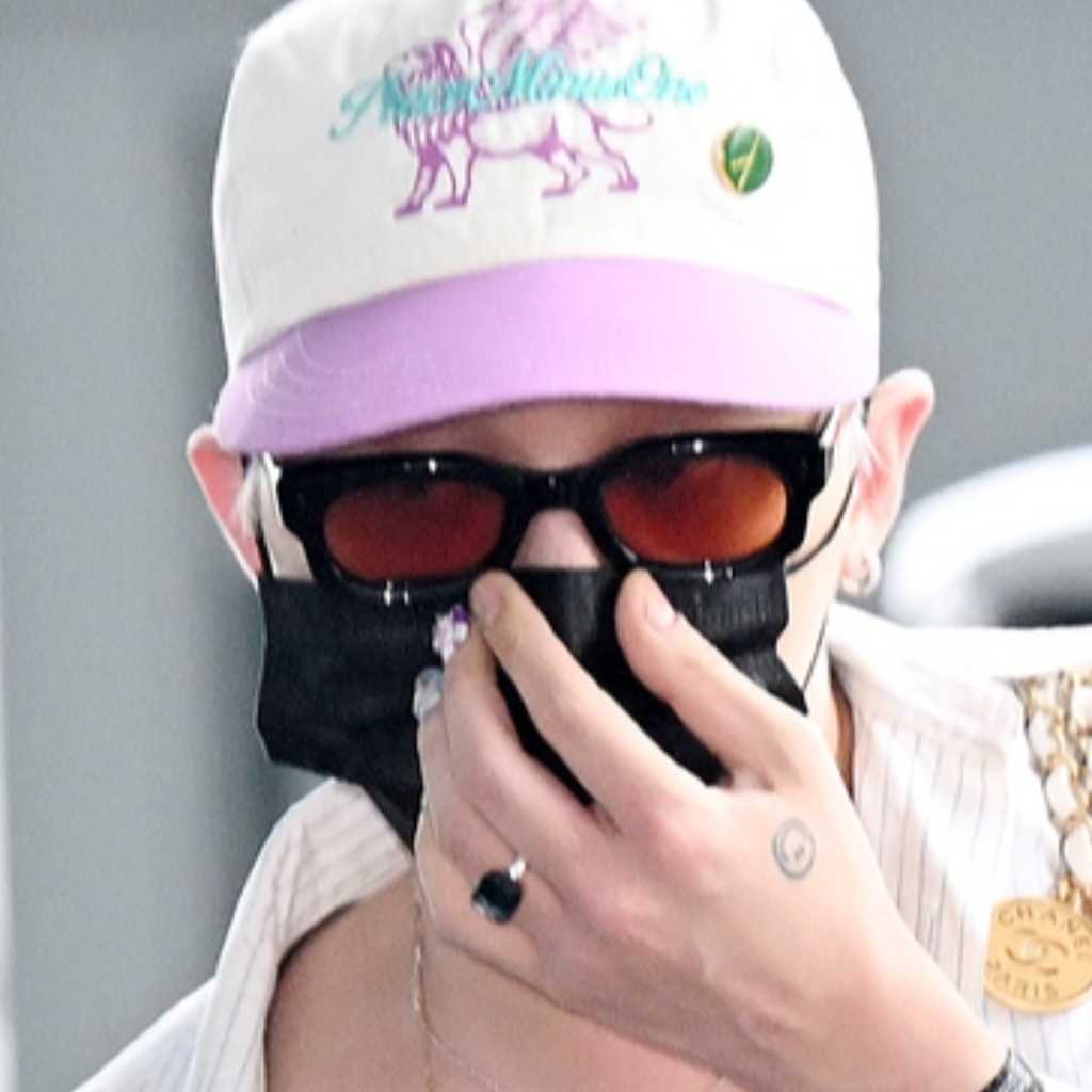 【PHOTO】G-DRAGON、ワールドツアーのためマレーシアへ出国…半ズボンにローファーで登場（動画あり）