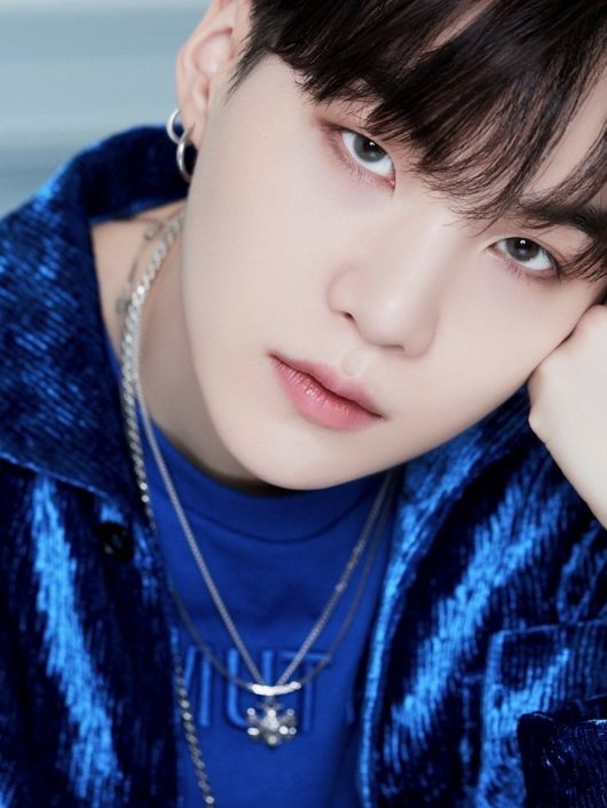 Bts 防弾少年団 のsuga ニューアルバム Be Deluxe Edition コンセプト写真を公開 僕にとってブルーは特別 Kstyle