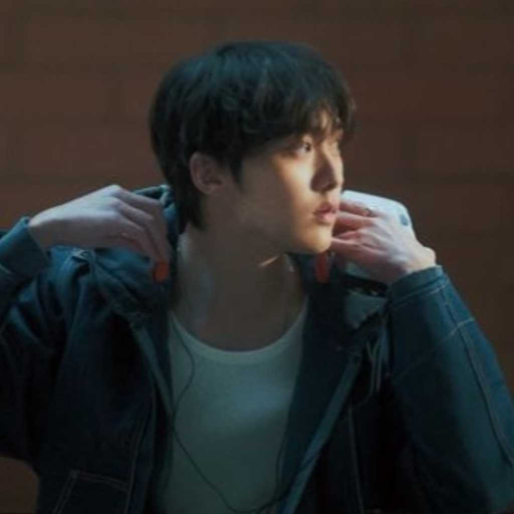 ASTRO ユンサナ、タイトル曲「IDK ME」MV公開…自分らしさを込めた新曲