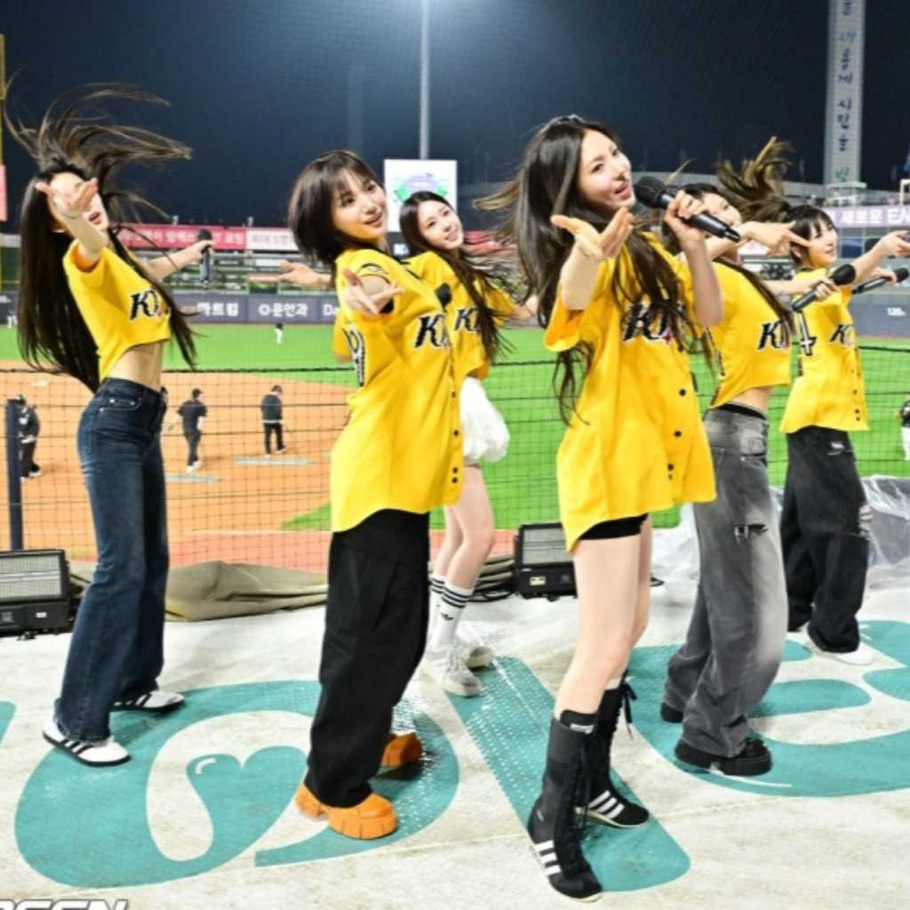 【PHOTO】ifeye、始球・始打式に登場…ユニフォーム姿で祝賀ステージも披露
