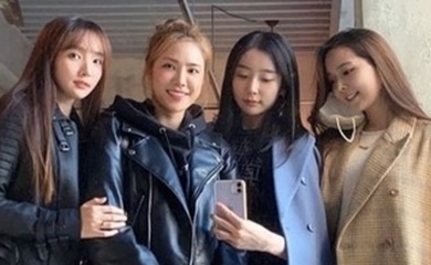 元STELLAR ミニ、メンバーと一緒に撮った写真公開…変わらない友情