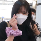 【PHOTO】TWICE ミナ、日本へ出国…キュートな前髪に釘付け（動画あり）