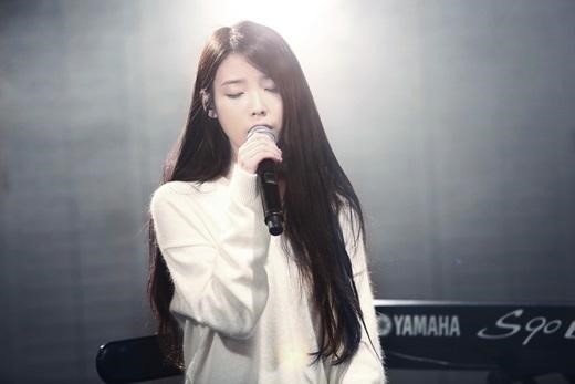 Iu ニューアルバム収録曲 Knees ライブ映像公開 叙情的なピアノ旋律 繊細なボーカル Kstyle