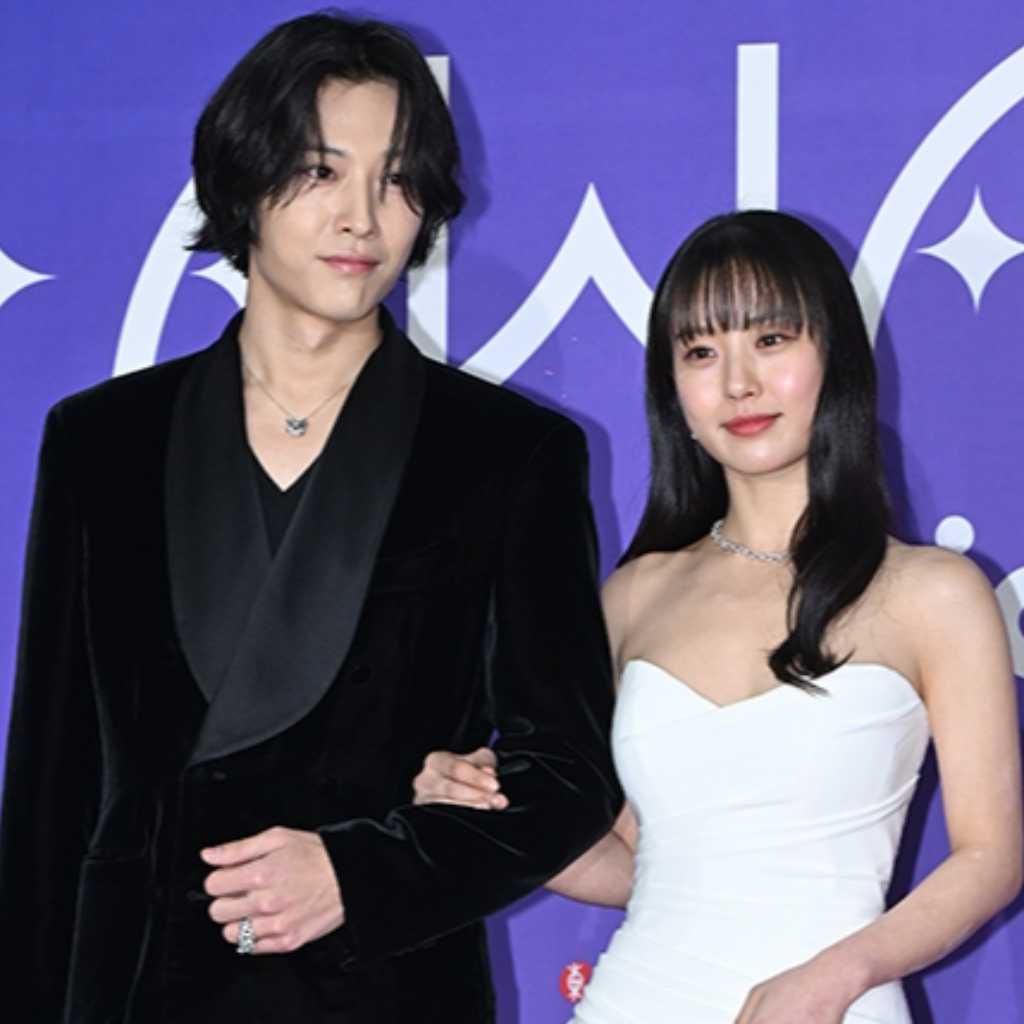 【PHOTO】コ・ミンシ＆イ・ジョンウォン「第1回D Awards」レッドカーペットに登場