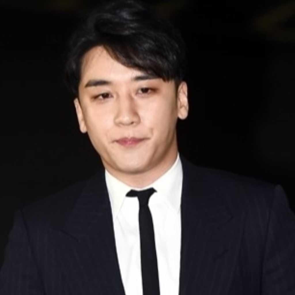 元BIGBANGのV․I、美人女性と一緒に食事？ソウルの食堂で目撃談が続々