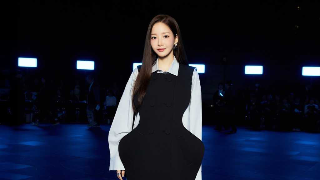 パク・ミニョン、日本ブランド「ENFOLD」初の単独ショーに登場!東京で洗練されたスタイルを披露