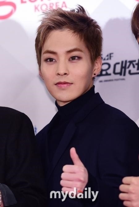 Exo シウミン 骨には異常がないとの診断 アイドル陸上大会 で負傷するも 現場に再び登場 Kstyle