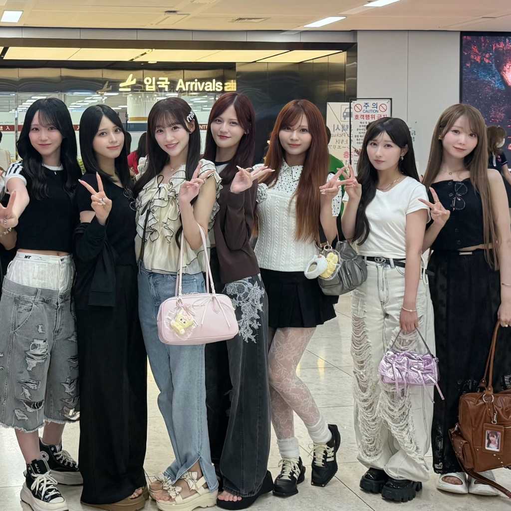 =LOVE、明日の「人気歌謡」出演のため韓国へ!金浦空港での記念ショット公開…早くもSNSで大きな話題に