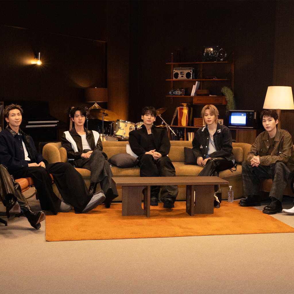 BTS、カムバックのため10kg減量も…RMはギプス姿で登場「練習を一生懸命にやりすぎた」