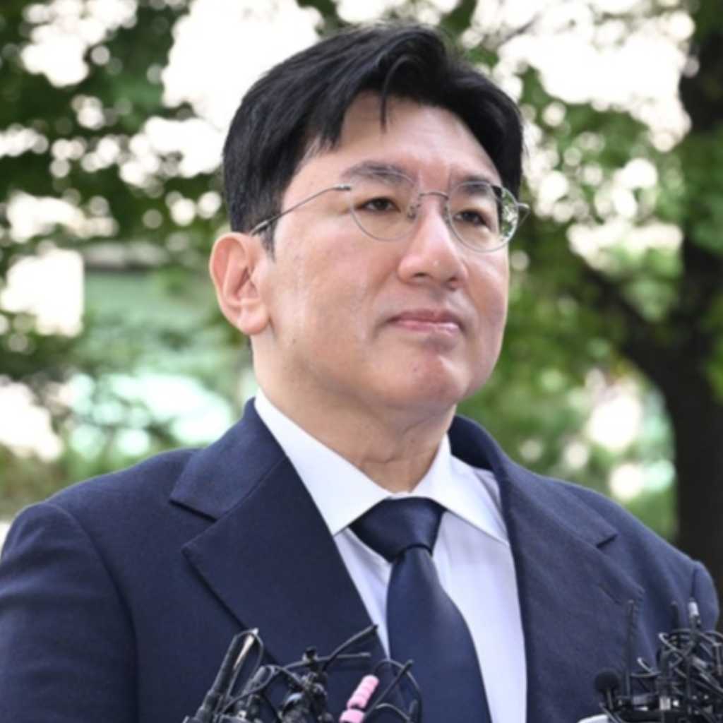 HYBE バン・シヒョク議長、不正取引容疑で2度目の召喚調査…約12時間で終了