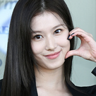 【PHOTO】TWICE サナ「PRADA」のファッションショーに出席するためフランスへ出国（動画あり）