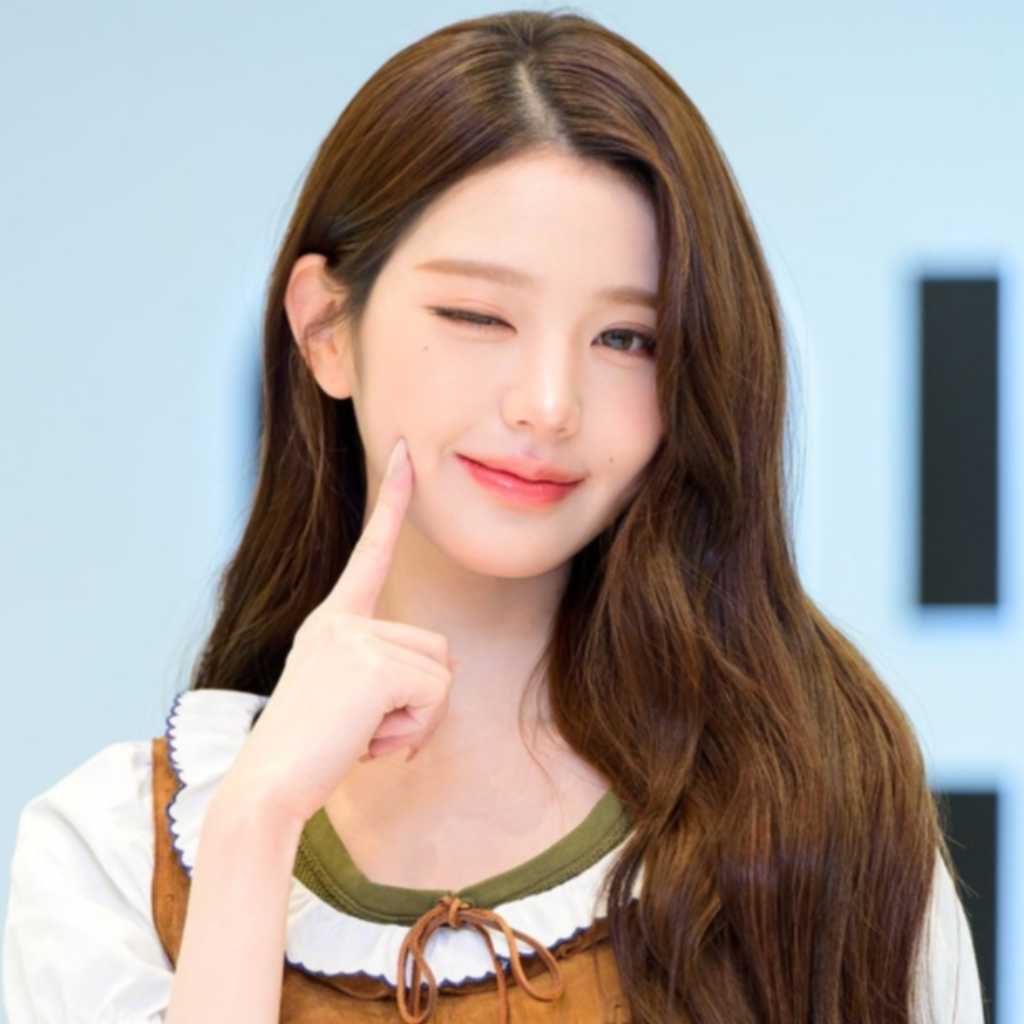 【PHOTO】IVE ウォニョン、ブランド「MIUMIU Beauty」のイベントに出席