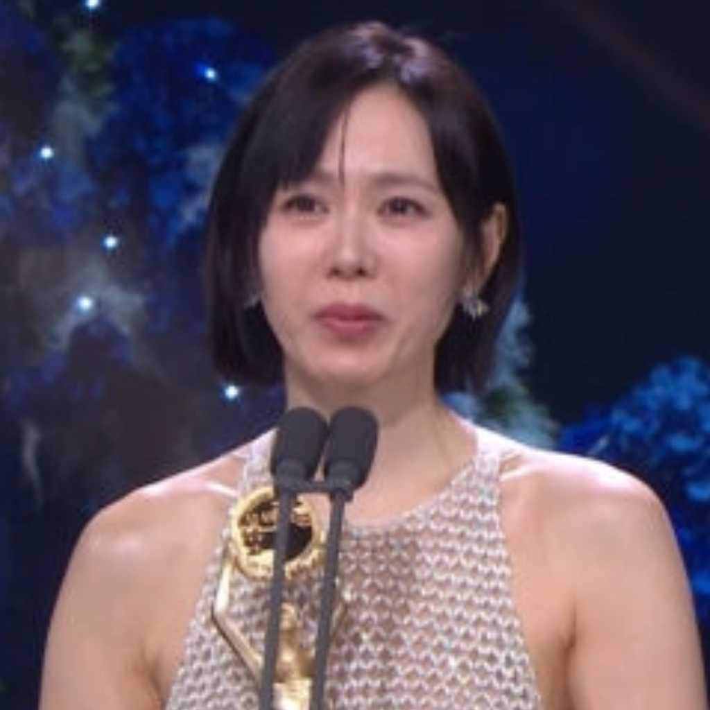 ヒョンビン＆ソン・イェジン「青龍映画賞」で夫婦揃って男女主演賞を受賞！「仕方ない」は6冠達成（総合）