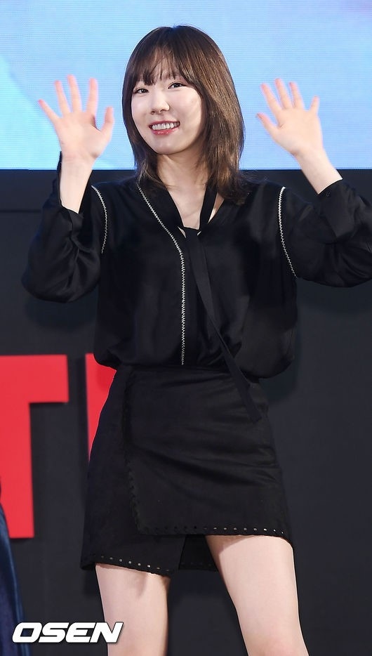 Photo 少女時代 テヨン ゲームイベントのサイン会に出席 白く輝く美肌 Kstyle