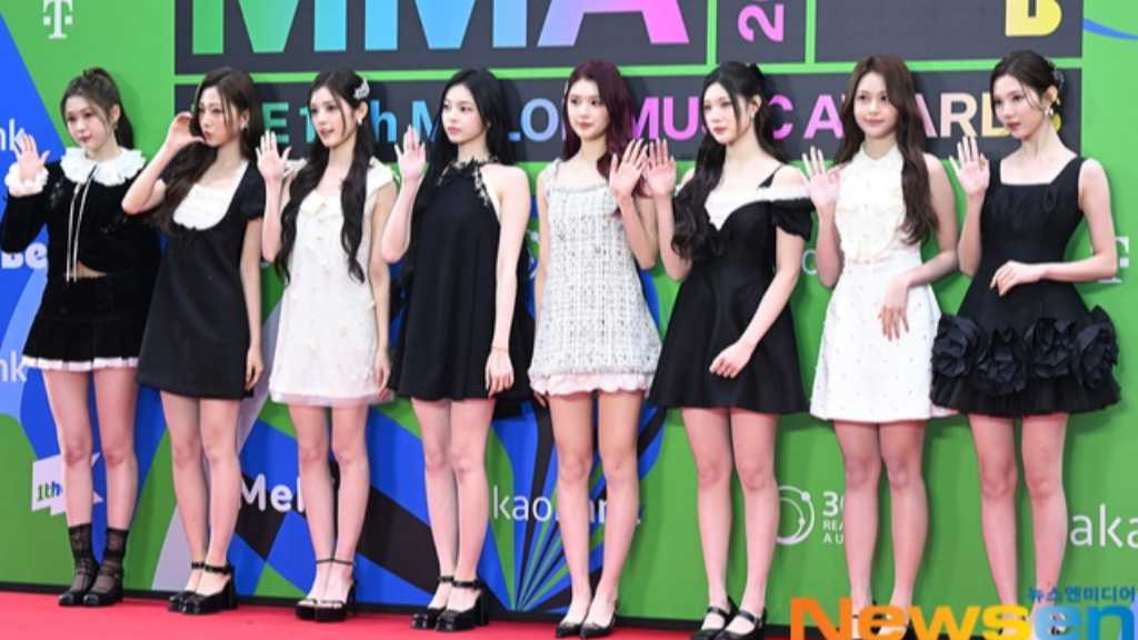 【PHOTO】Hearts2Hearts「MMA 2025」レッドカーペットに登場