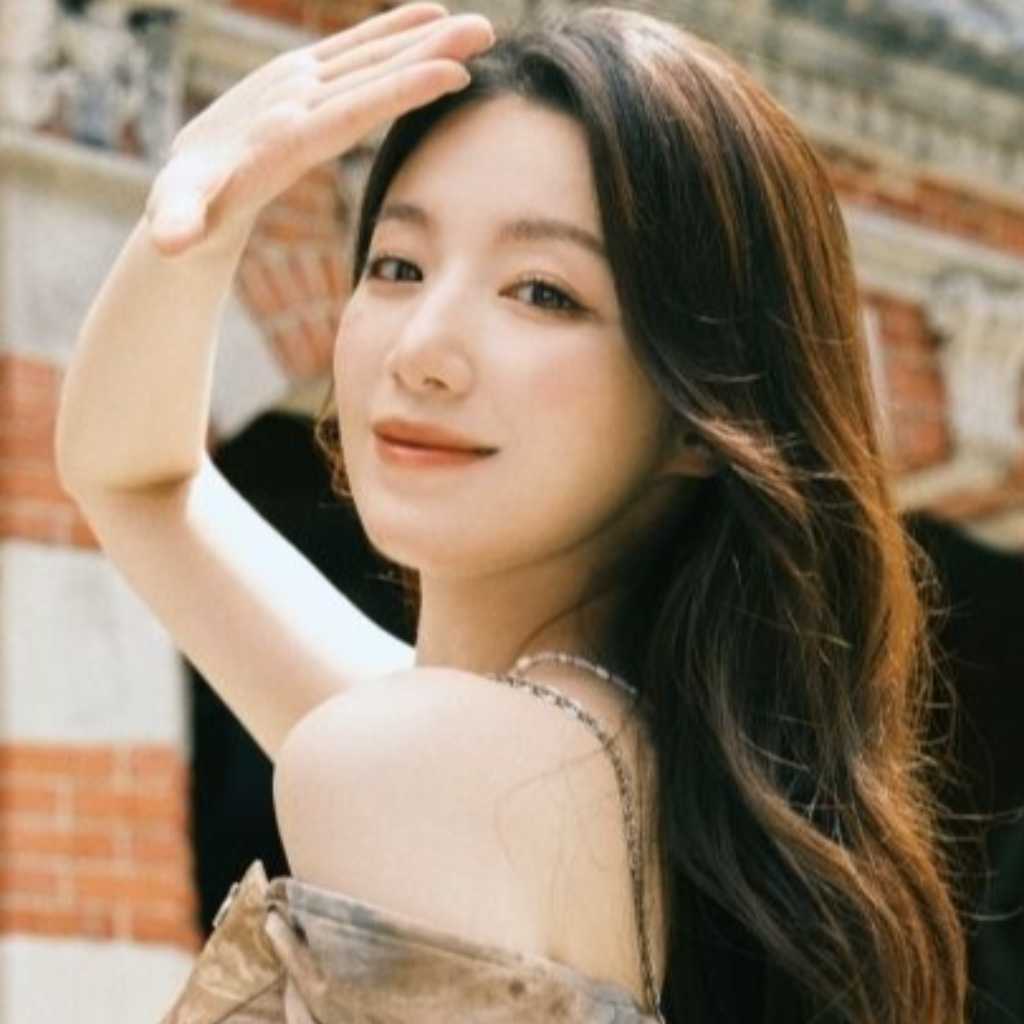 i-dle シュファ、故郷の台湾・桃園市の広報大使に抜擢！観光名所で撮影も「多くの方に訪問してほしい」