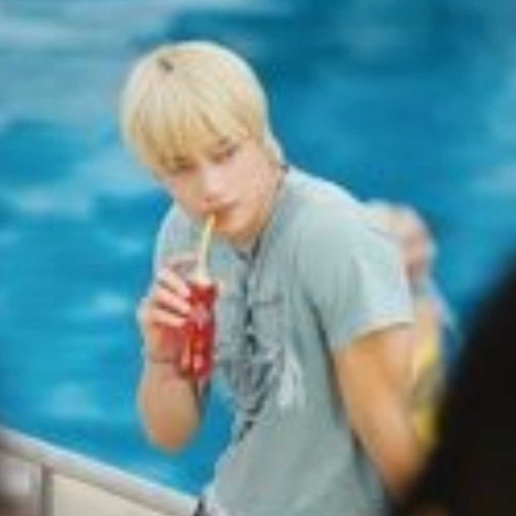 EXO カイ、先行公開曲「Adult Swim」MV公開…夏の雰囲気を先取り