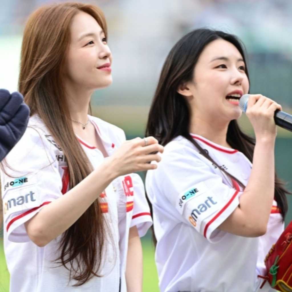 【PHOTO】Girl's Day ミナ＆WANNA․B リナ姉妹、始球式に登場…美しいユニフォーム姿