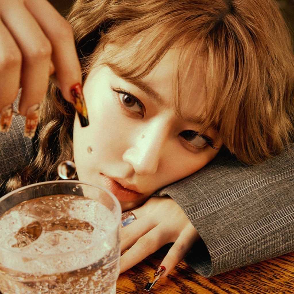 LE SSERAFIM 宮脇咲良、本日の「2025 K-WORLD DREAM AWARDS」は体調不良により急遽不参加に