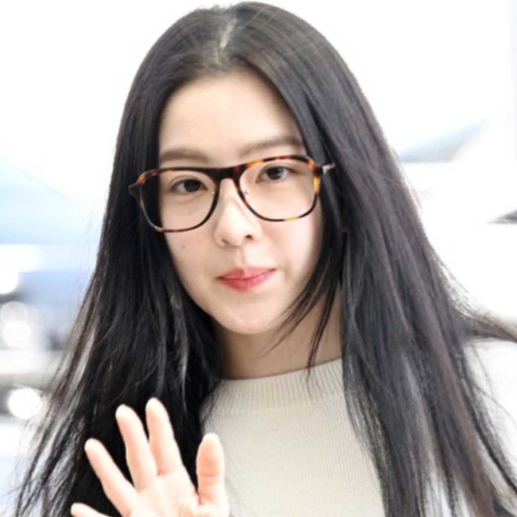 【PHOTO】Red Velvet アイリーン、海外スケジュールのため出国