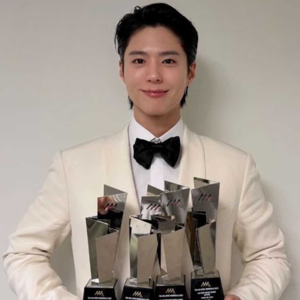 パク・ボゴム「2025 AAA」で5冠を獲得!“幸せな一年だった…今後も素敵な姿をお見せする”