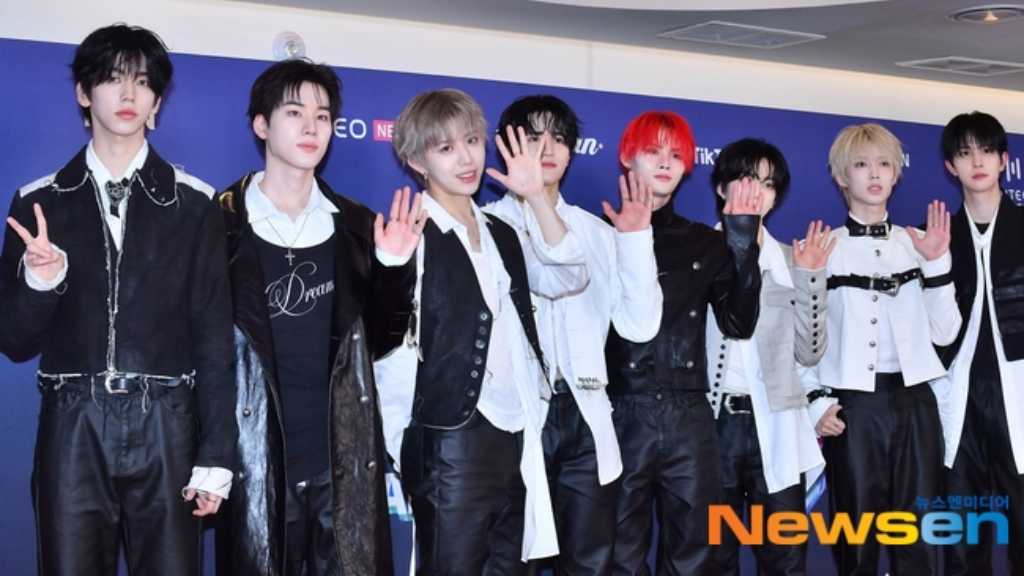 【PHOTO】8TURN「Hanteo Music Awards 2025」レッドカーペットに登場