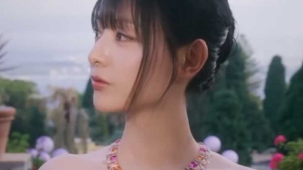 キム・ジウォン、爽やかな緑のドレスで登場！女神のような魅力をアピール