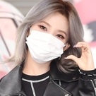【PHOTO】(G)I-DLE ソヨン、番組出演のためスタジオへ…キュートなポーズ(動画あり)