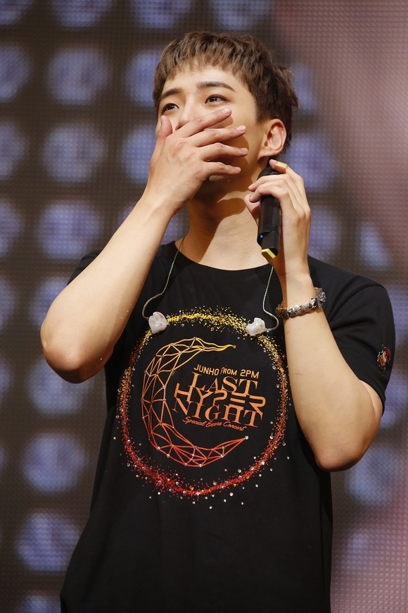 ジュノ2PM2016ソロ「LAST HYPER NIGHT 」Tシャツ iveyartistry.com