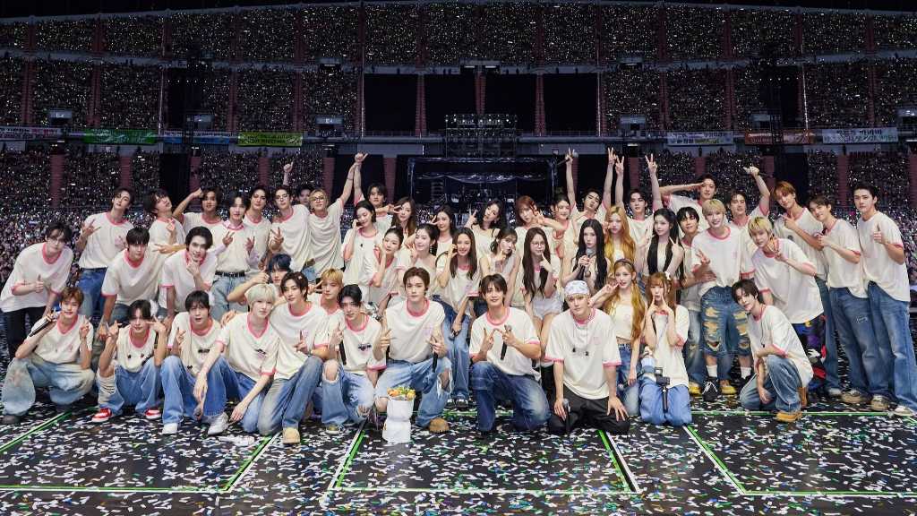 「SMTOWN LIVE」バンコク公演で30周年記念ツアーが閉幕！コラボやソロまで、4時間越えの多彩なステージ