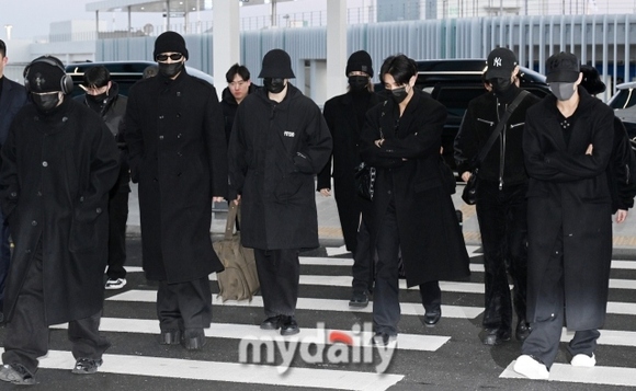 PHOTO】SEVENTEEN「Golden Disc Awards」のため日本へ出国 - Kstyle