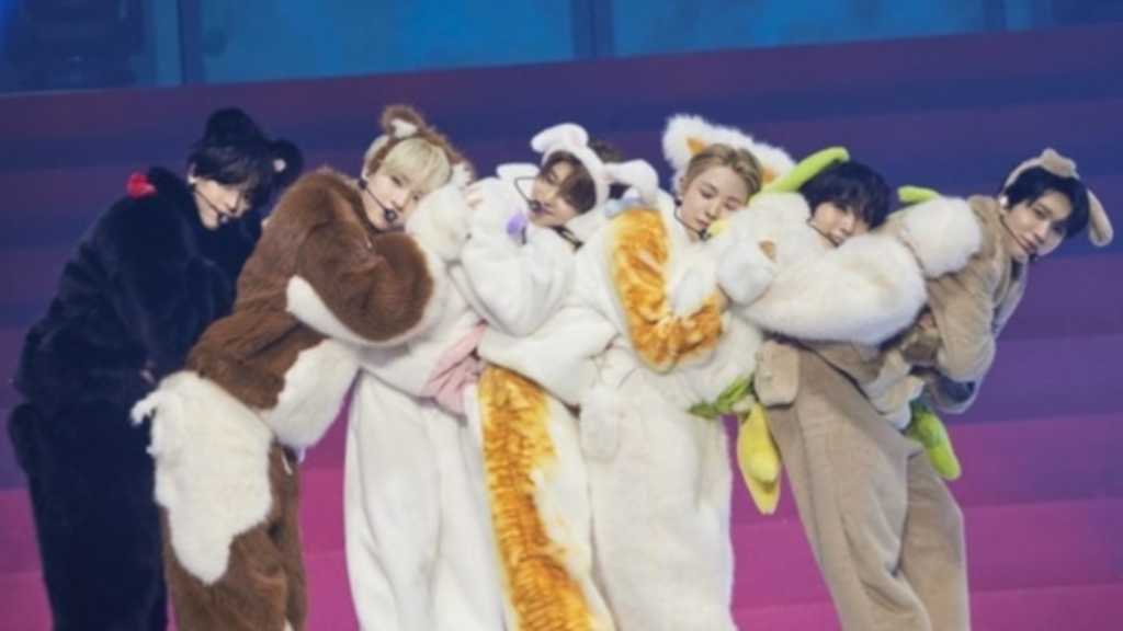 NCT WISH、デビュー2周年記念ファンミで王子様に変身!豪華セット&可愛すぎる着ぐるみ姿も話題に