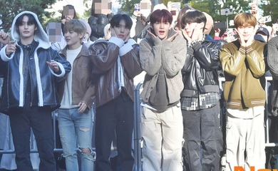 【PHOTO】ZEROBASEONE、Billlie、VIVIZら「ミュージックバンク」収録のため放送局へ(動画あり)