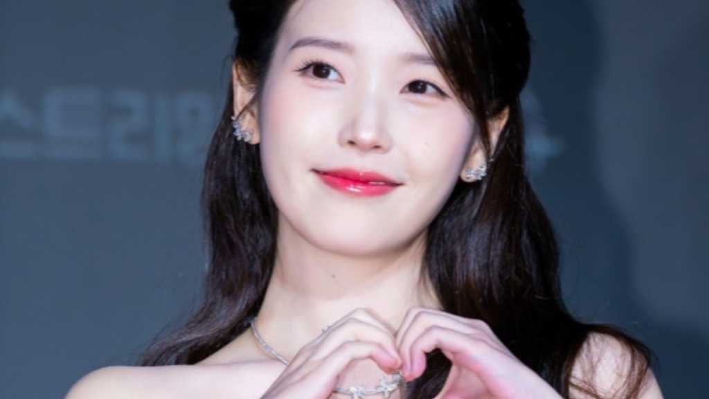 IU、インスタで元恋人チャン・ギハの曲を使用…一部からは否定的な反応も