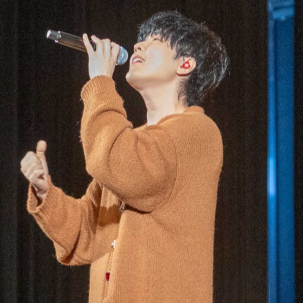 日韓ミックスシンガーソングライターのSG、卒業式にサプライズ登場！楽曲「僕らまた」で836人にエール