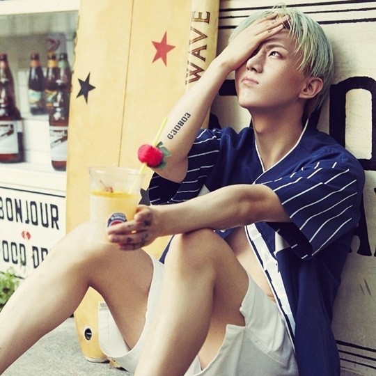 Beast チャン ヒョンスン はだけた上着 白い半ズボン ユニークなグラビア写真を公開 Kstyle