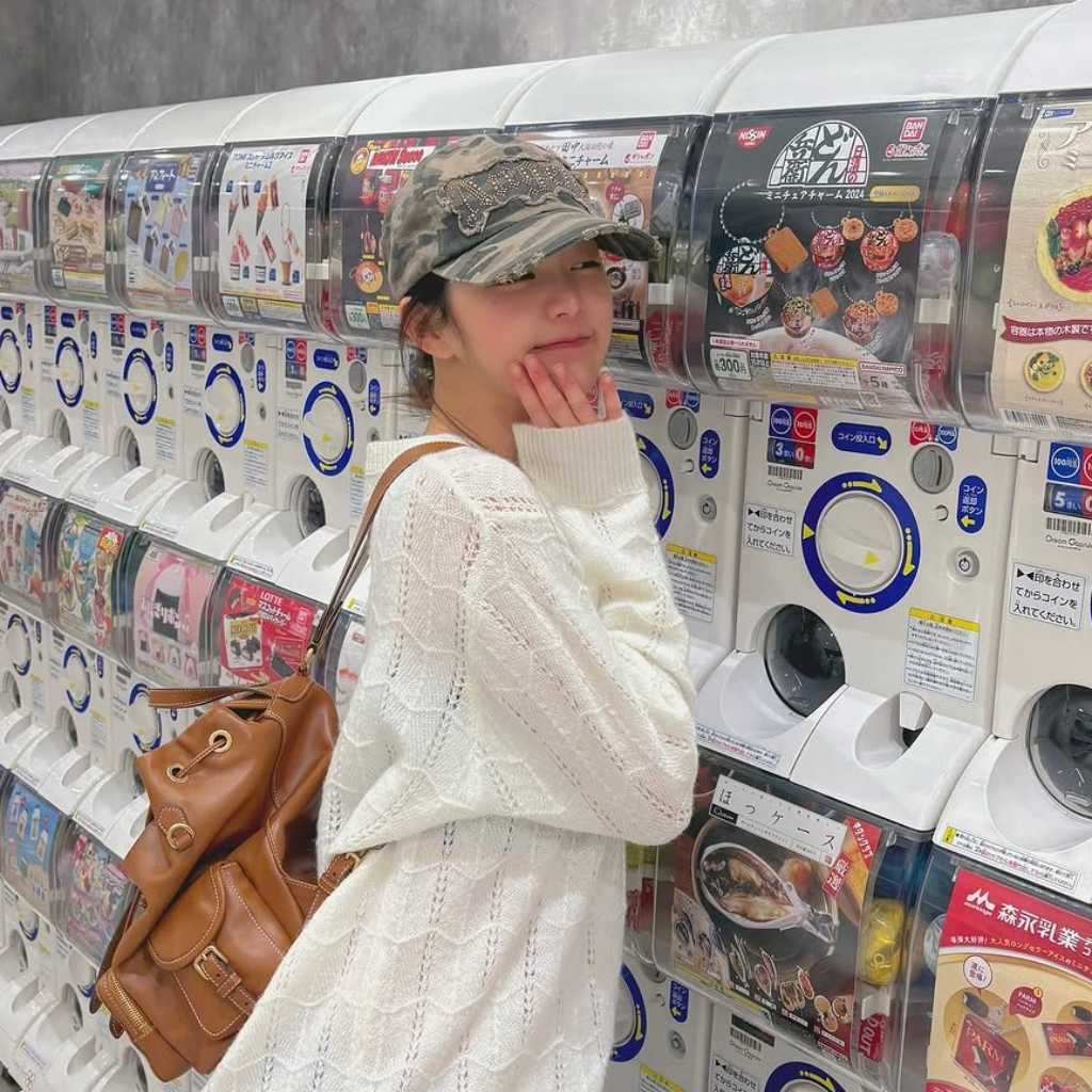 IVE ウォニョン、神戸を満喫!ガチャガチャにはしゃぐ姿が可愛すぎると話題に(動画あり)