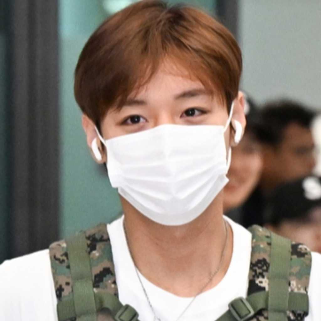 【PHOTO】Wanna One出身パク・ジフン、海外スケジュールを終えて帰国