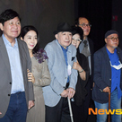 【PHOTO】アン・ソンギ＆キム・ボヨンら「ペ・チャンホ監督 特別展」のオープニングセレモニーに出席…涙する場面も