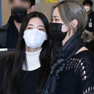 【PHOTO】ITZY、ワールドツアーを終えてアメリカから帰国…楽しそうに喋る姿も（動画あり）