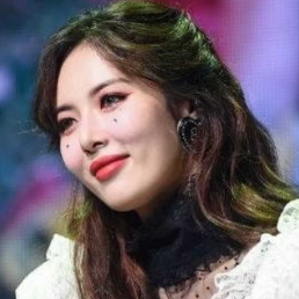 キム・ヒョナ、ステージ上で失神も…再びSNSを更新！控室でのセクシーショット公開