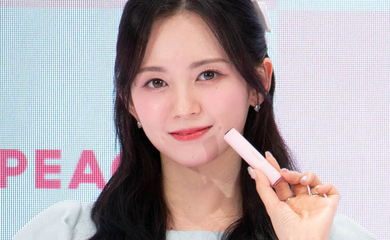 【PHOTO】Kep1er 坂本舞白が来日！「PEACH C」イベントで“透明感バツグン”桃メイクを披露