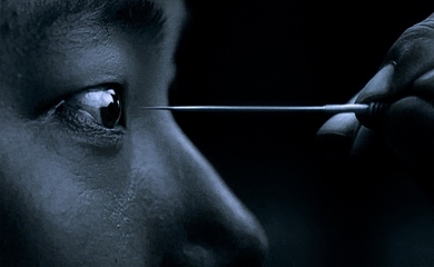 リュ・ジュンヨル＆ユ・ヘジン主演の映画「梟―フクロウ―」場面写真が解禁