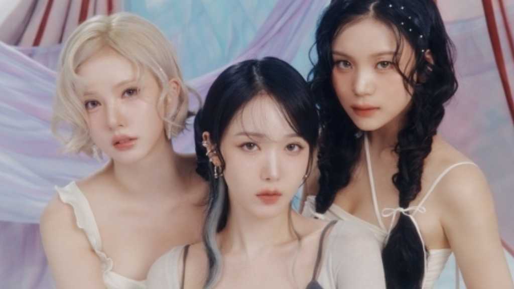 VIVIZ、所属事務所との契約解除を発表「カムバックが白紙に…マネージャーが自腹を切ることも」