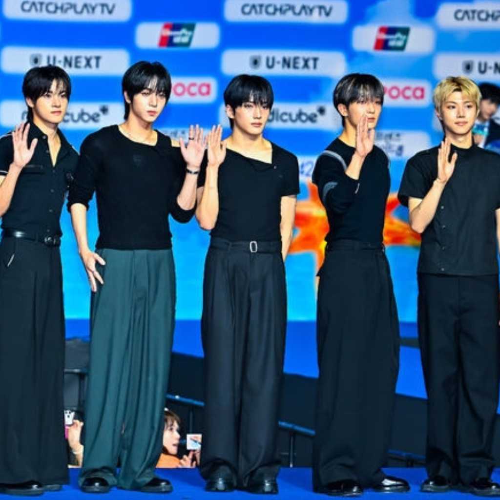 【PHOTO】xikers「2026 SBS歌謡大典 Summer」ブルーカーペットに登場